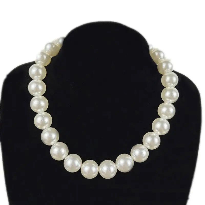 Stunning Big Pearl Necklace –