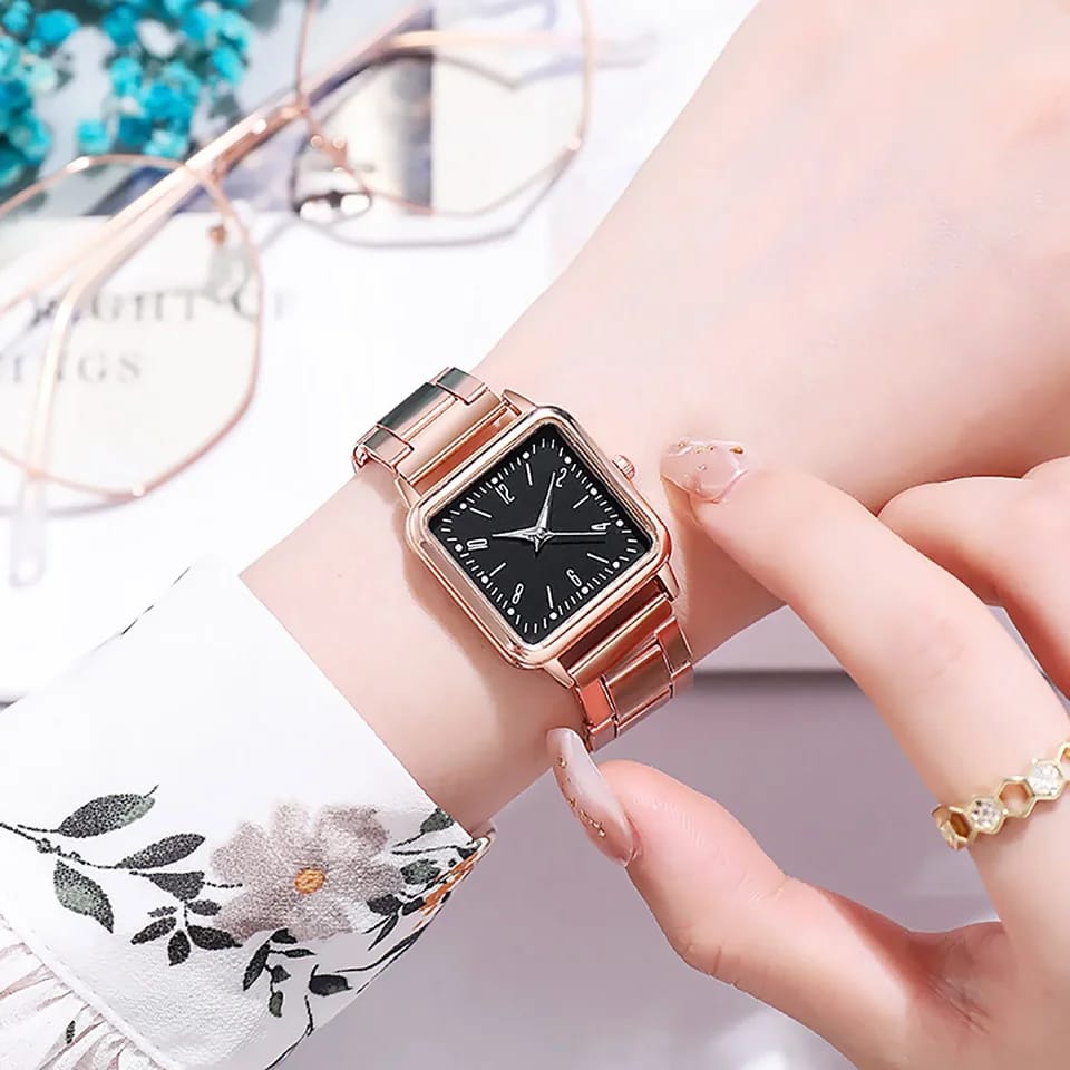 Gold Square Wrist Watch –