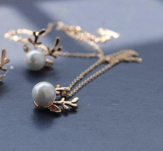 Antlers Pearl Chain Pendant